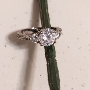 WOMEN'S VINTAGE SILVER PLATED CUBIC ZIRCONIA RING SIZE 9 🩶